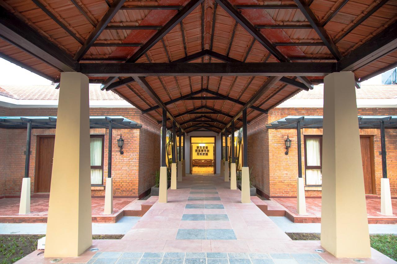 Miraaya Wellness And Golf Resort Chitwan Exteriör bild