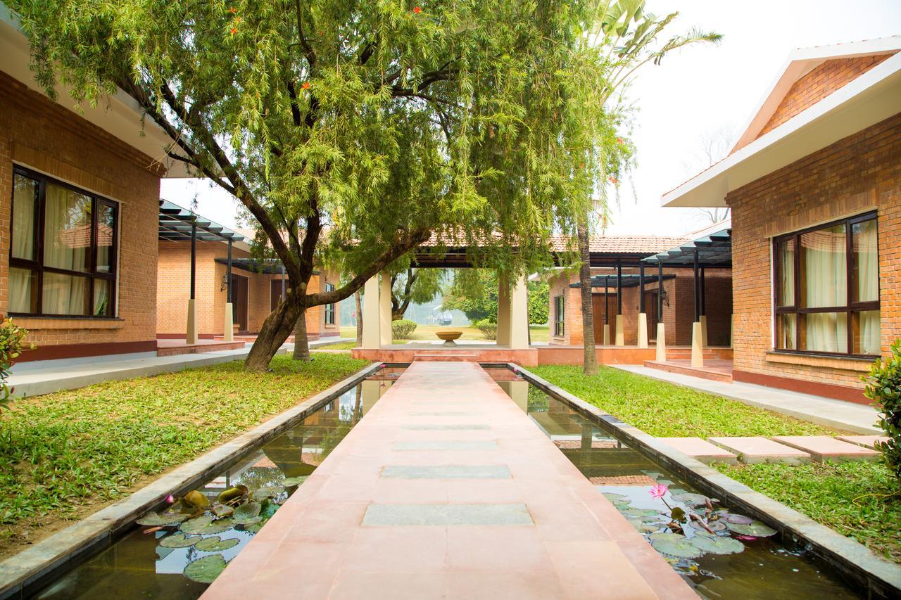 Miraaya Wellness And Golf Resort Chitwan Exteriör bild