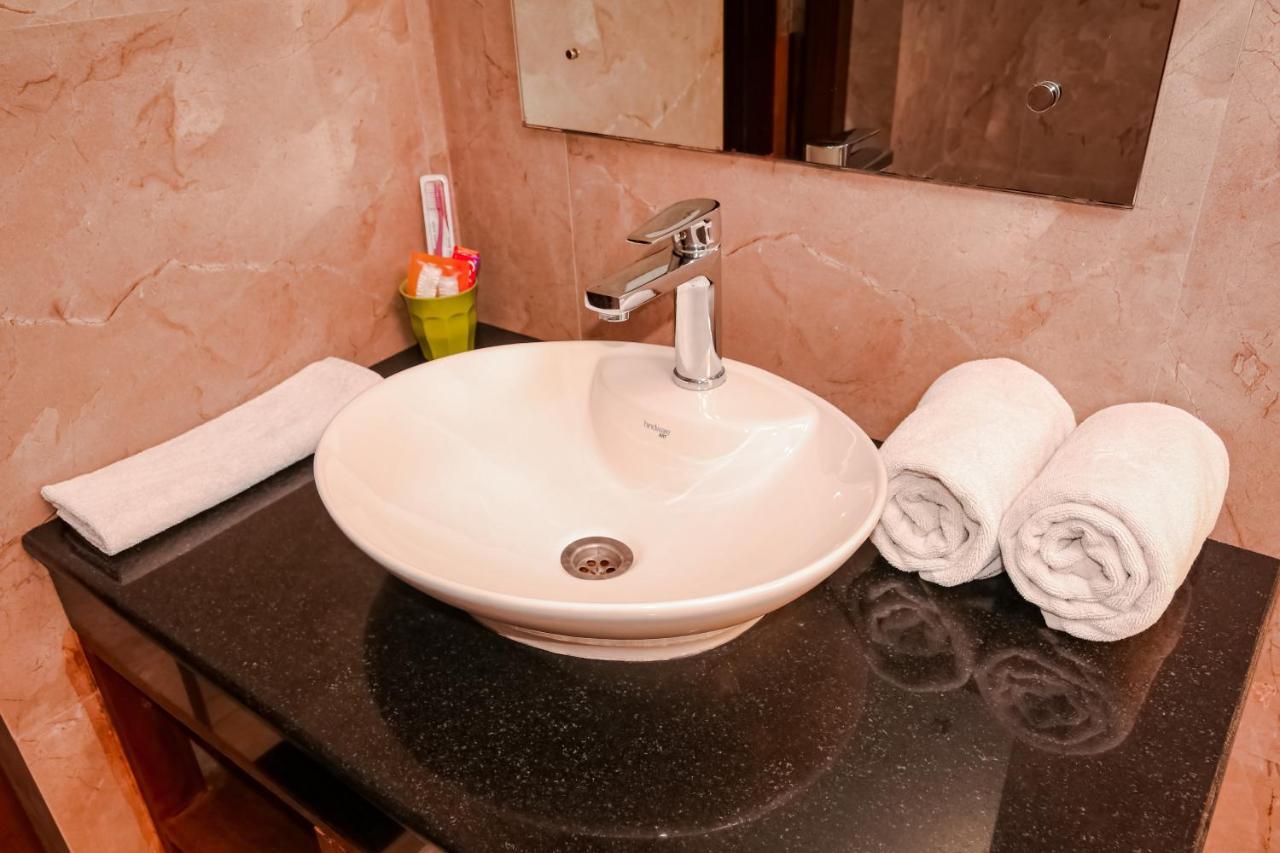 Miraaya Wellness And Golf Resort Chitwan Exteriör bild